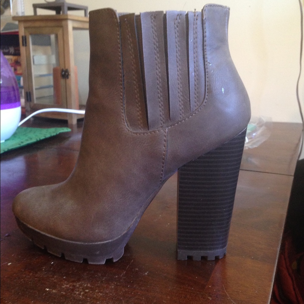 Candies taupe booties